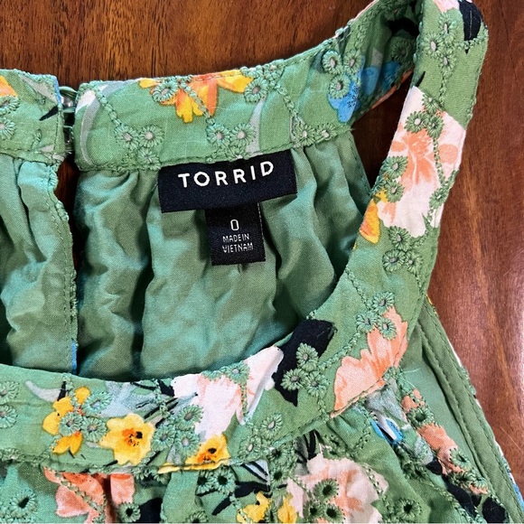 Torrid Green Floral Babydoll Eyelet Tiered Sleeveless Top size 0 - Picture 5 of 10